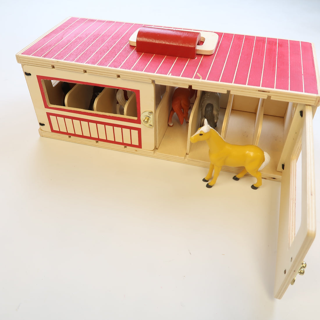 Melissa & Doug - Horse Stable *no shipping
