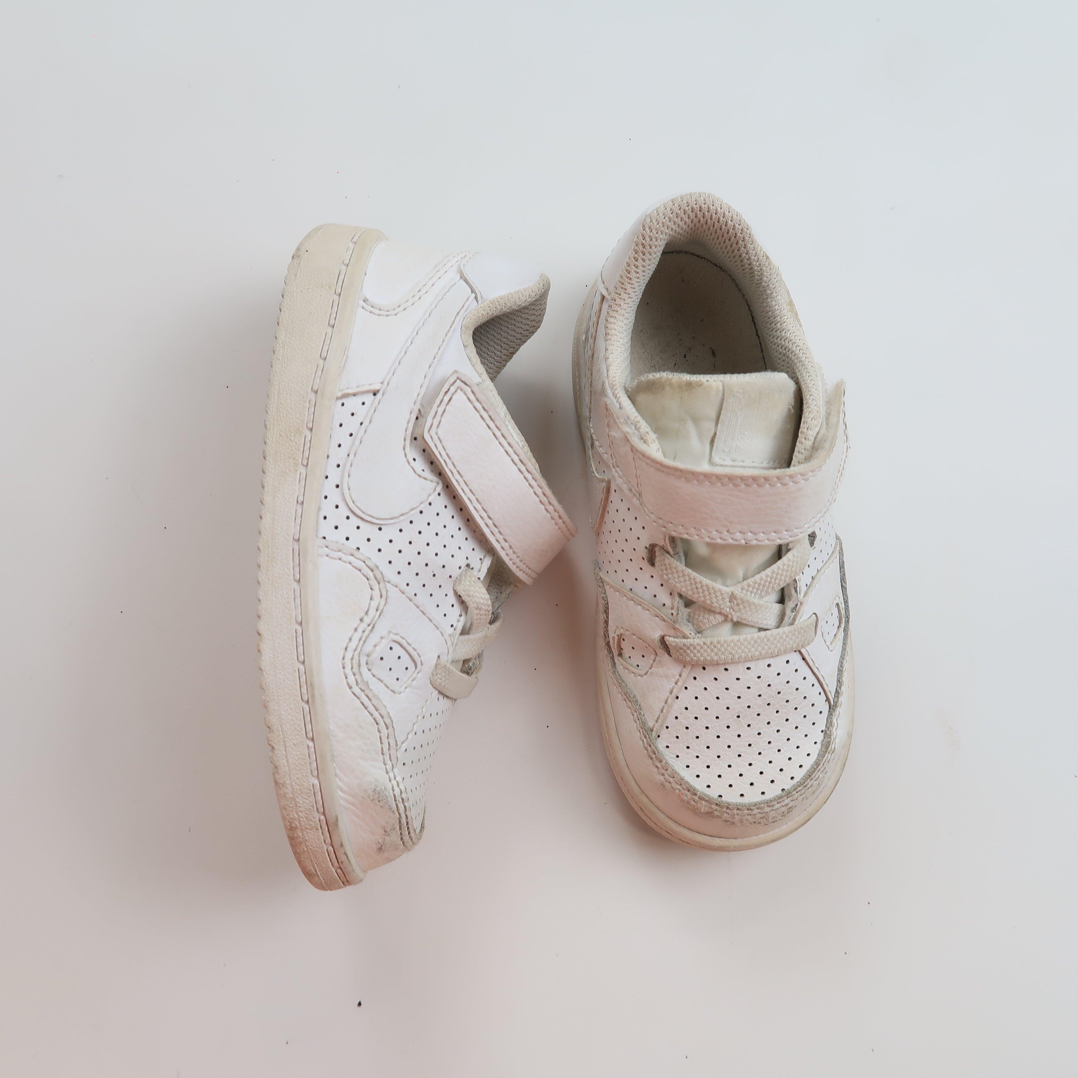Nike - Shoes (Shoes - 8)