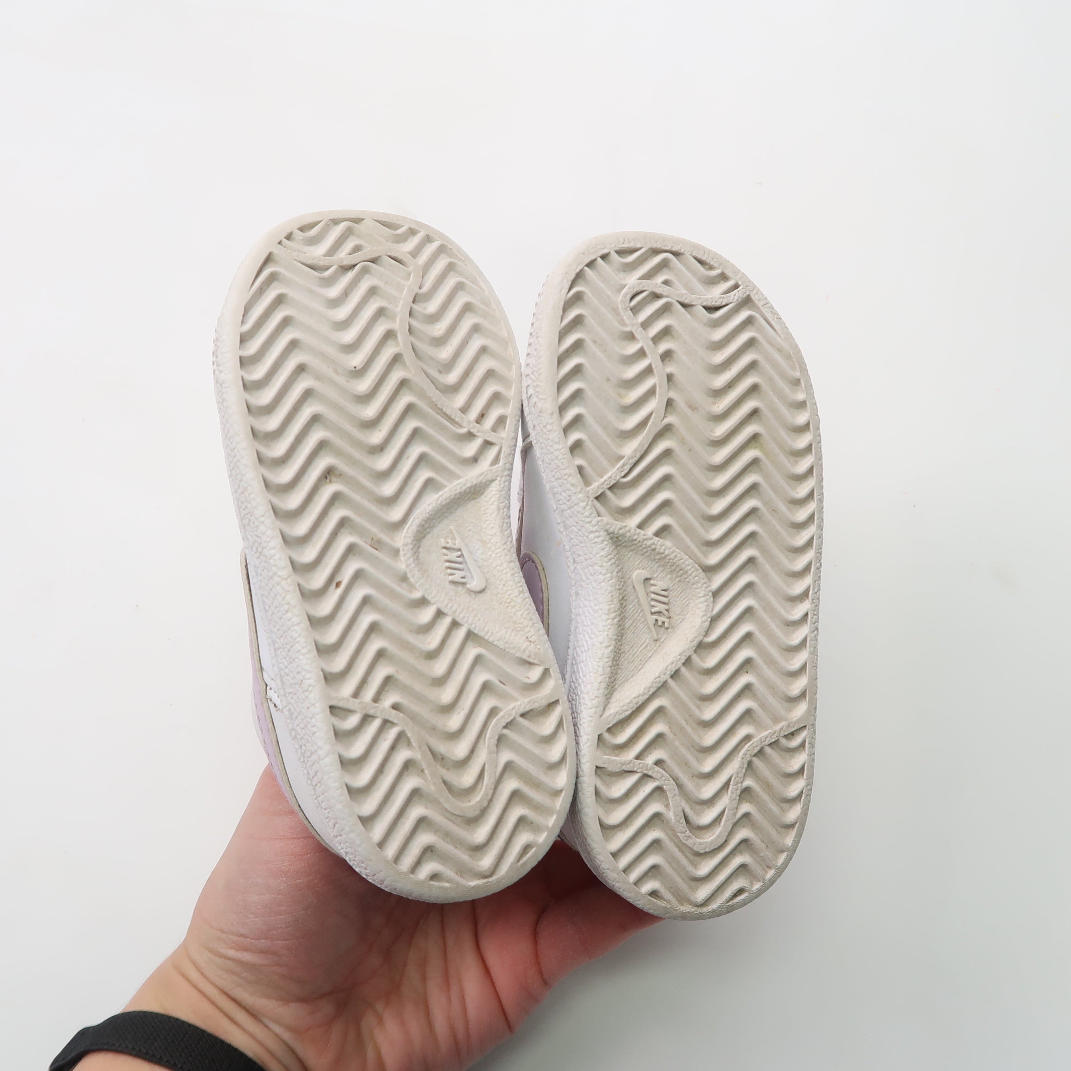 Nike - Shoes (Shoes - 5.5)