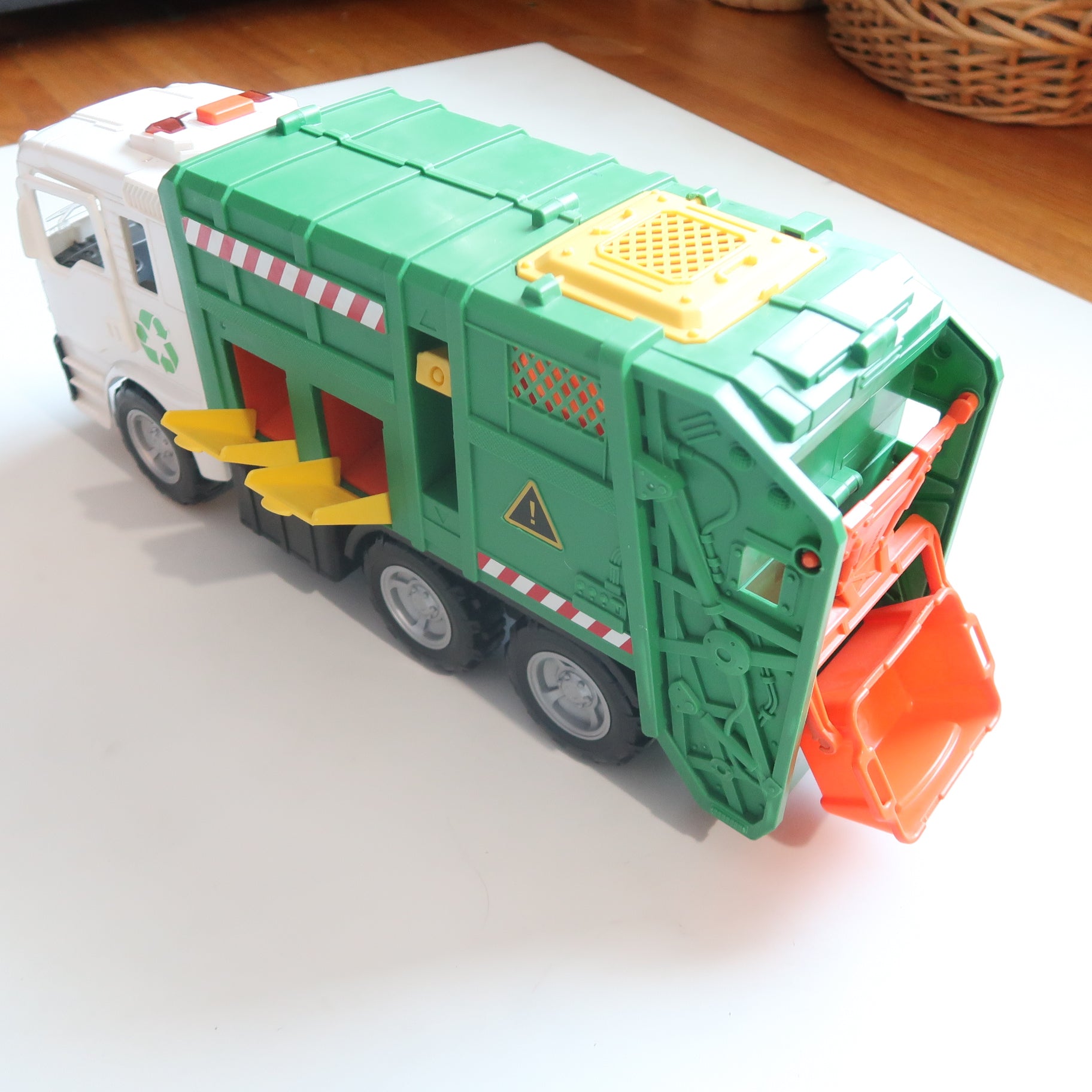 Toys R Us Garbage Truck *no shipping - gently used