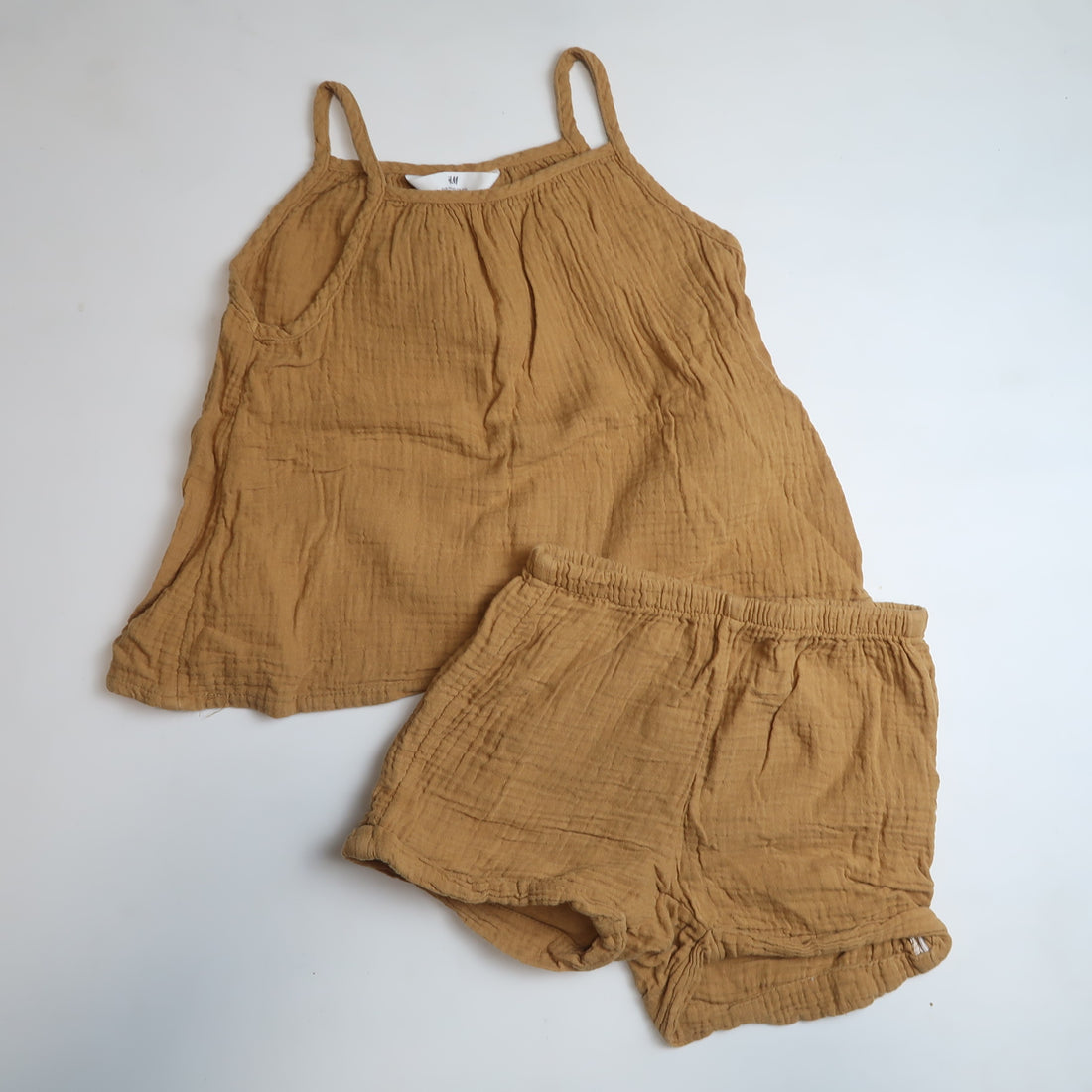 H&M - Set (4/5Y) *small mark on back