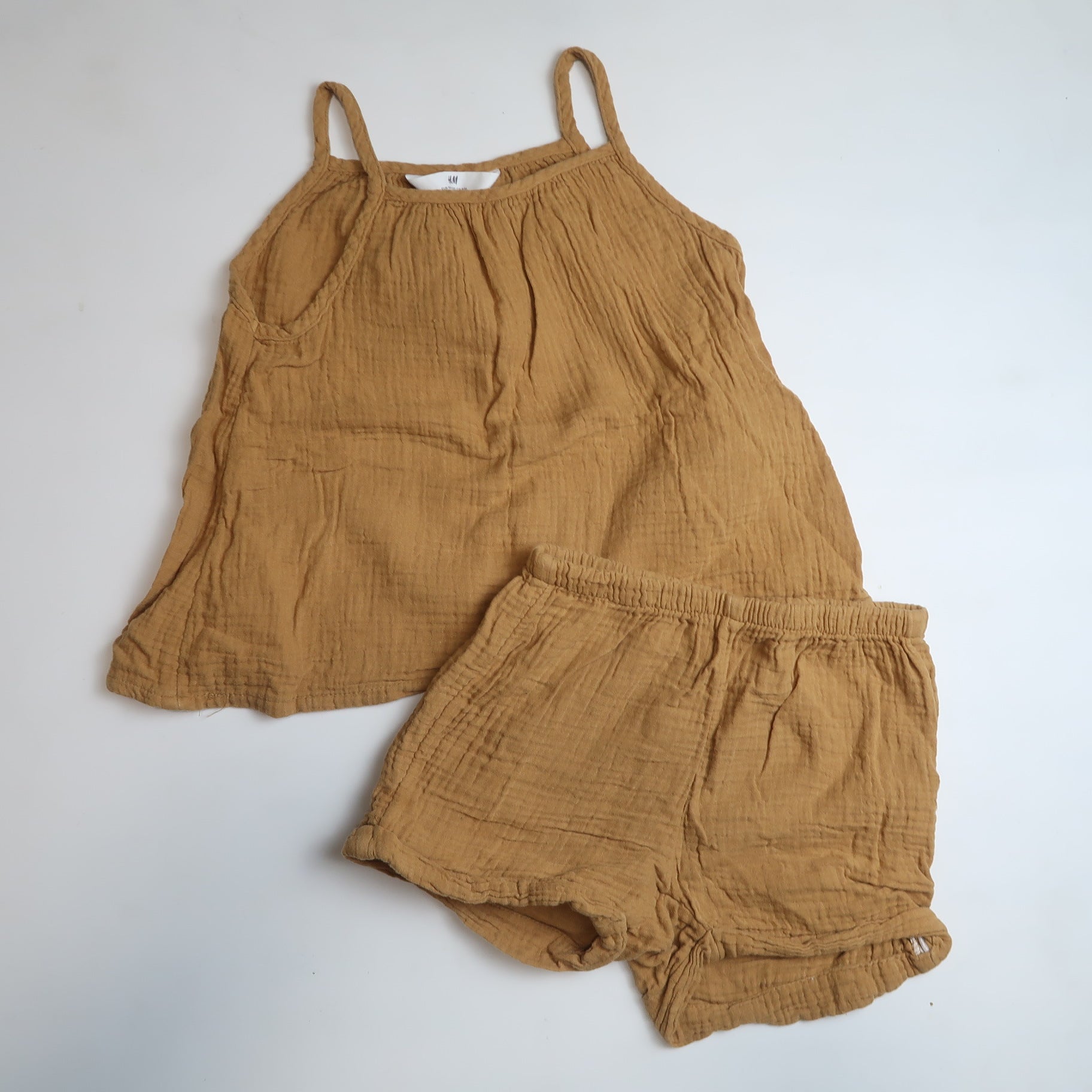 H&M - Set (4/5Y) *small mark on back