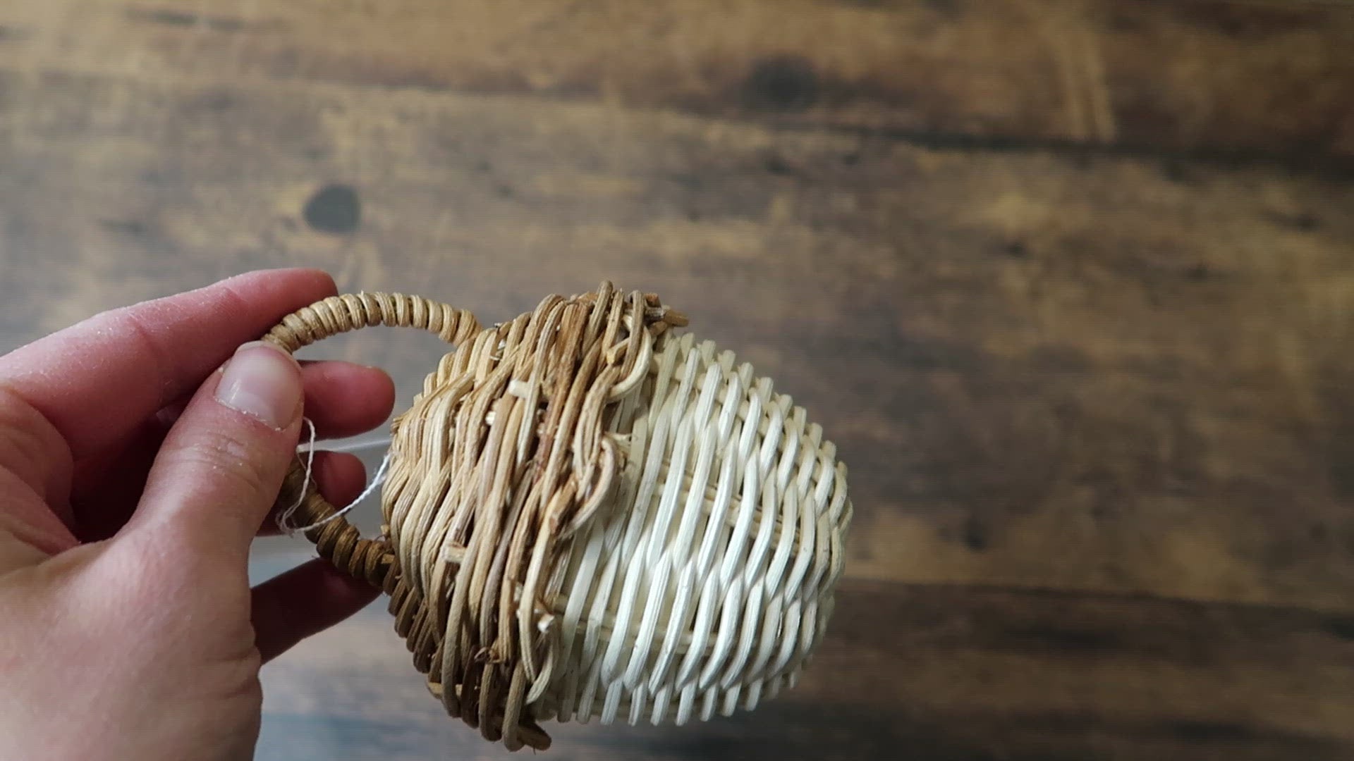 Iconic Mi - Rattan Acorn Rattle