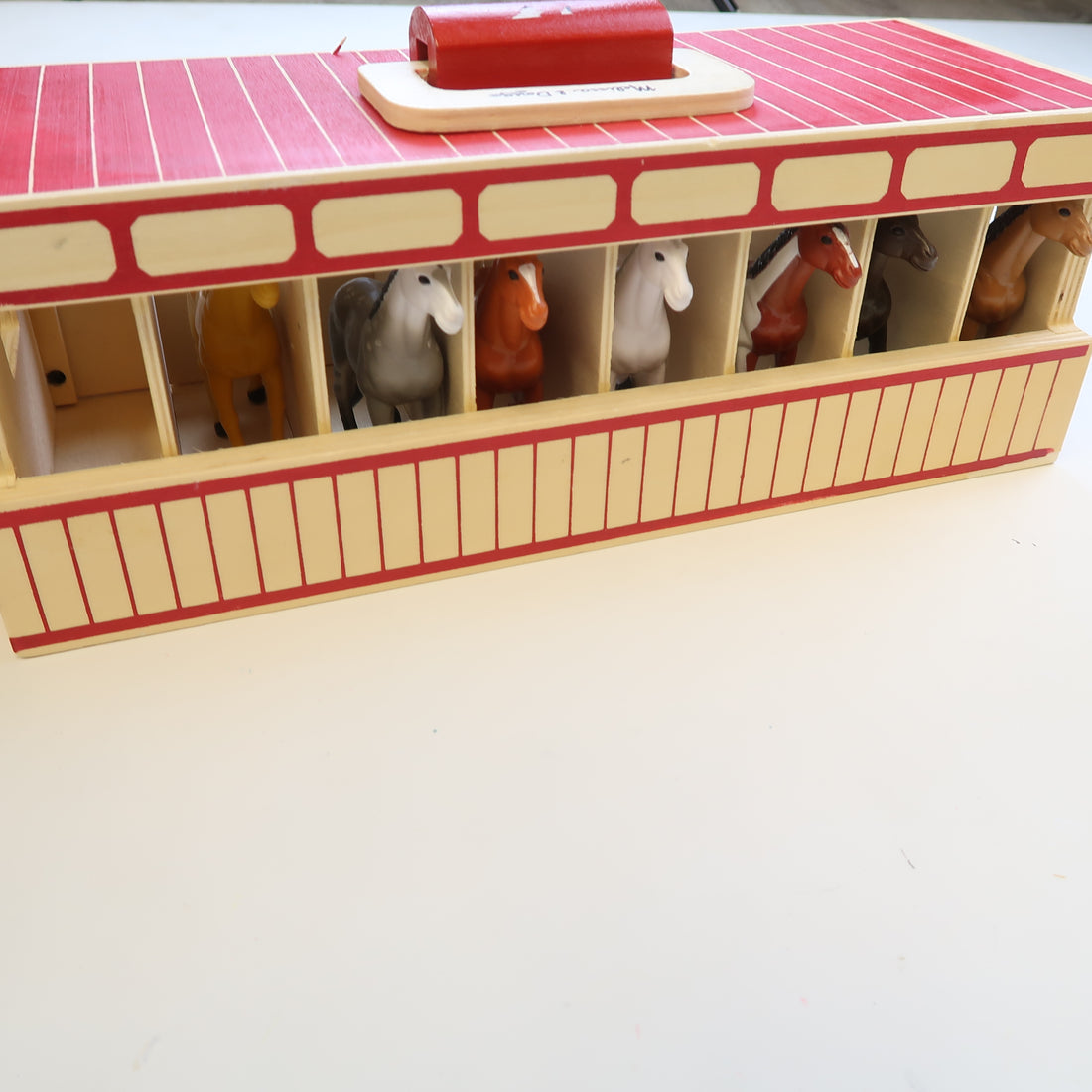 Melissa & Doug - Horse Stable *no shipping