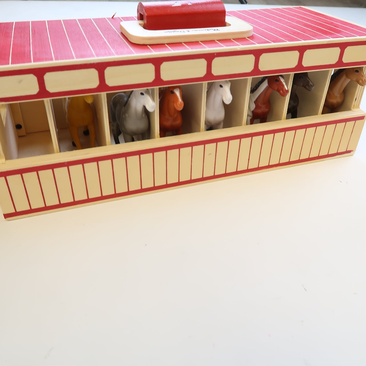 Melissa &amp; Doug - Horse Stable *no shipping