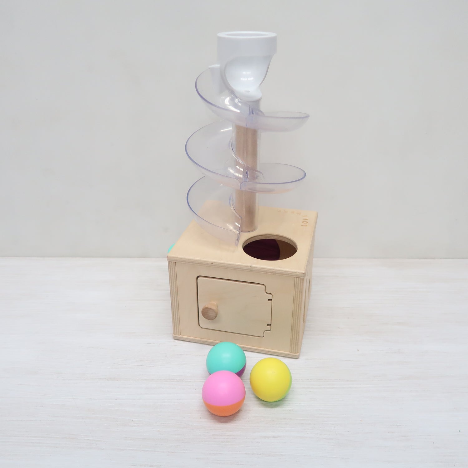 Lovevery - Slide &amp; Seek Ball Run