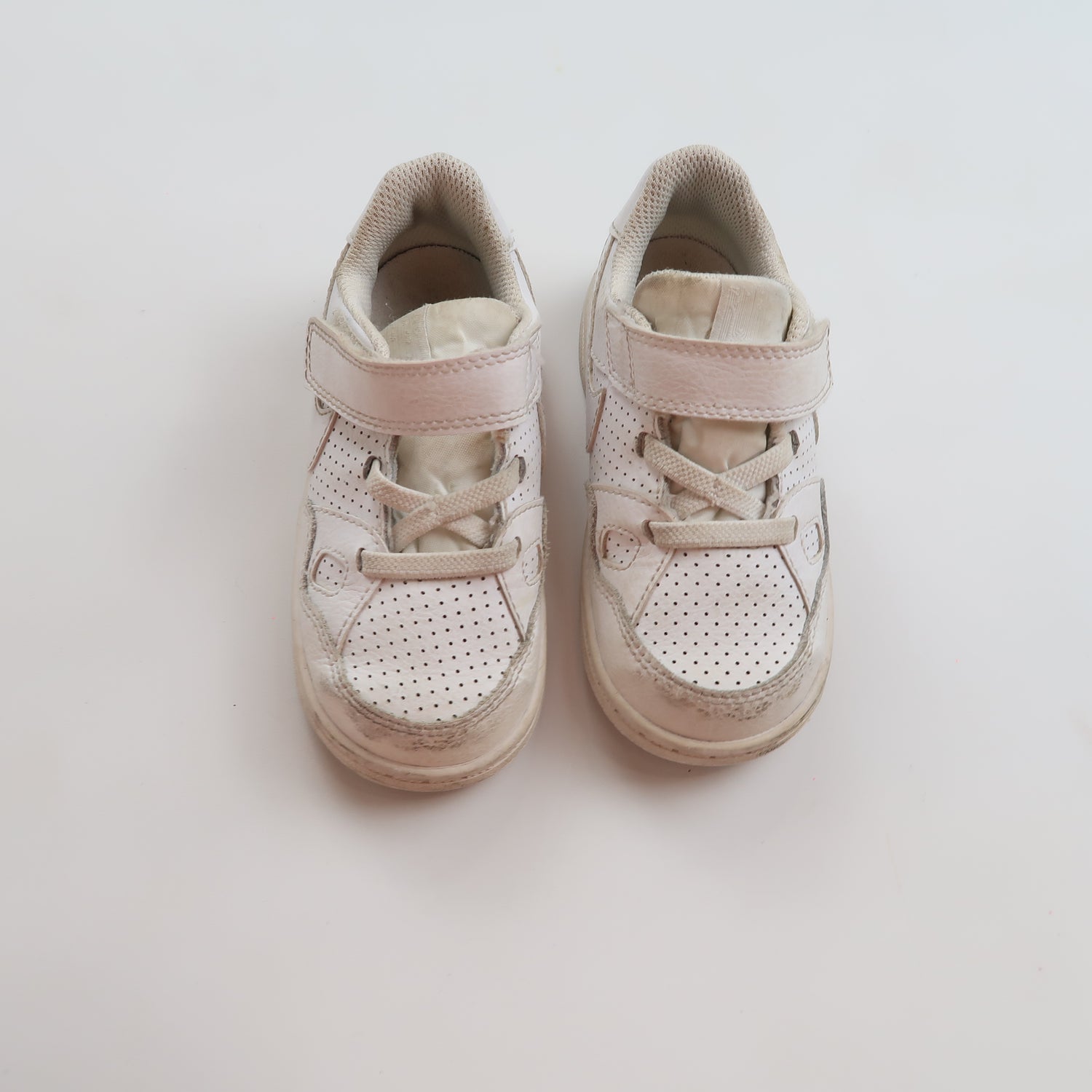 Nike - Shoes (Shoes - 8)