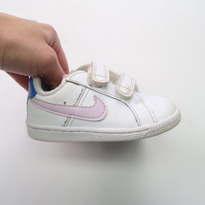 Nike - Shoes (Shoes - 5.5)