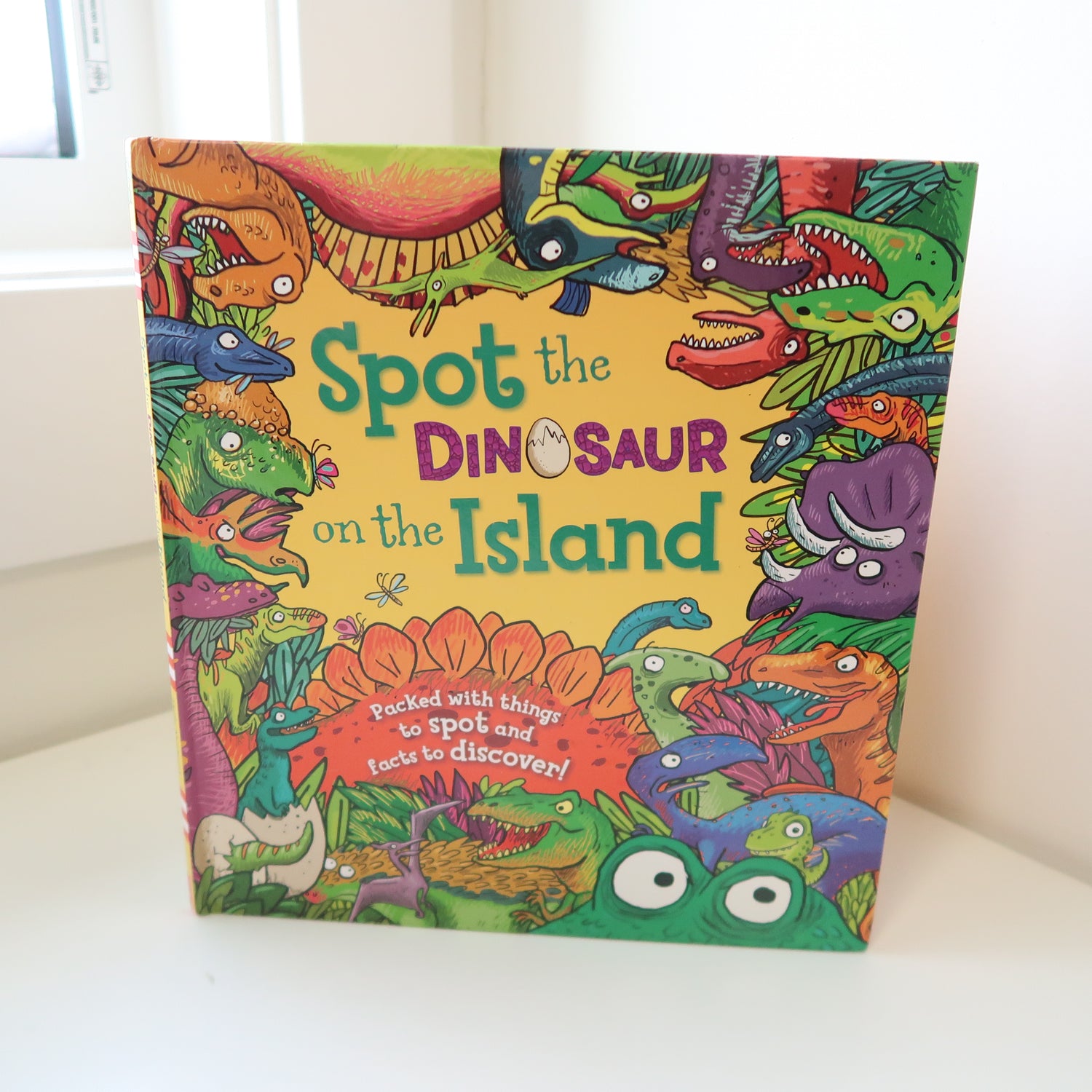 Spot the Dinosaur on the Island - Hardcover