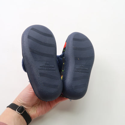 Unknown Brand - Slippers (Shoes - 5/6)