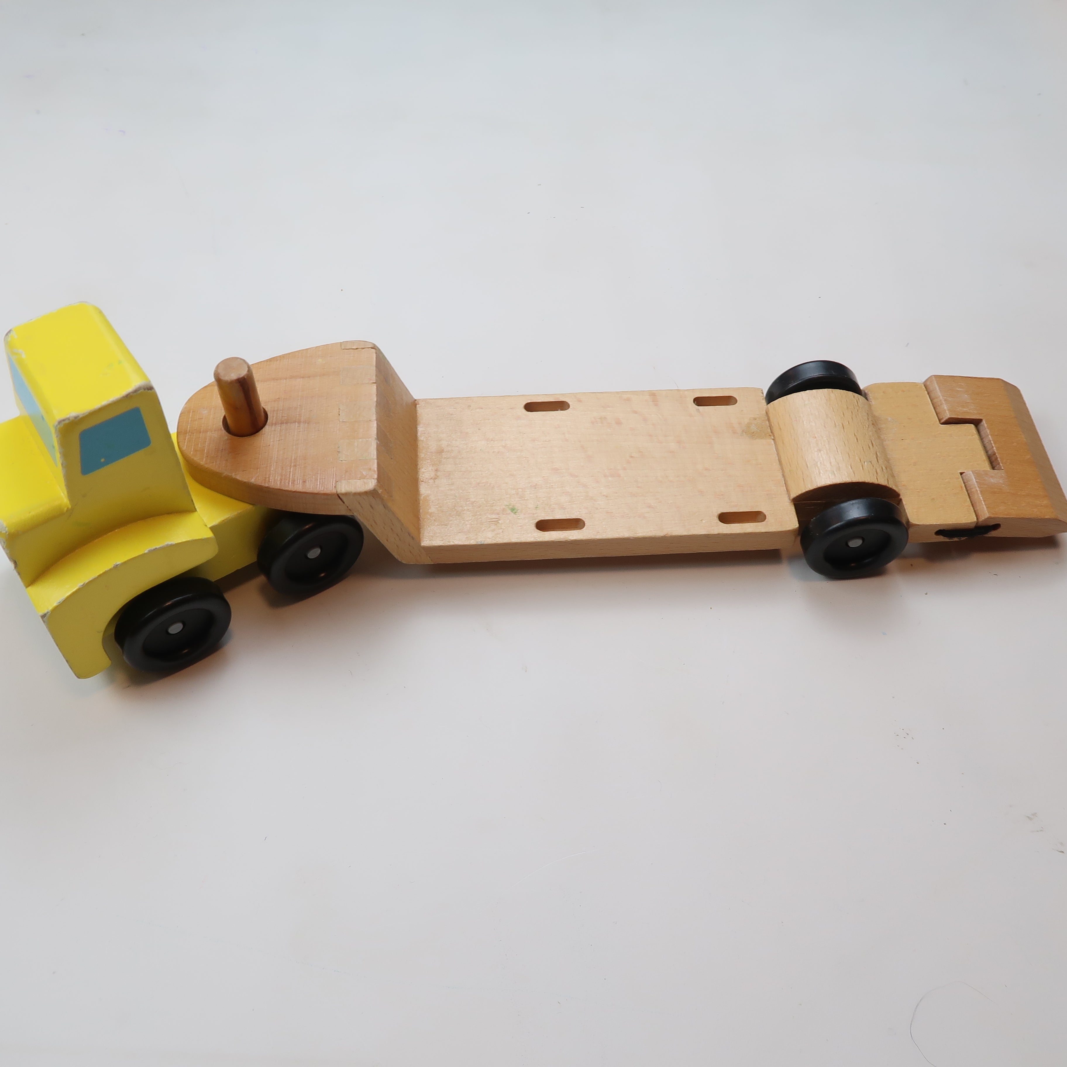 Melissa &amp; Doug - Flat Deck Hauler (Toy)