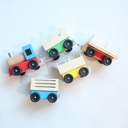 Melissa &amp; Doug - Wooden Train Set *gently used