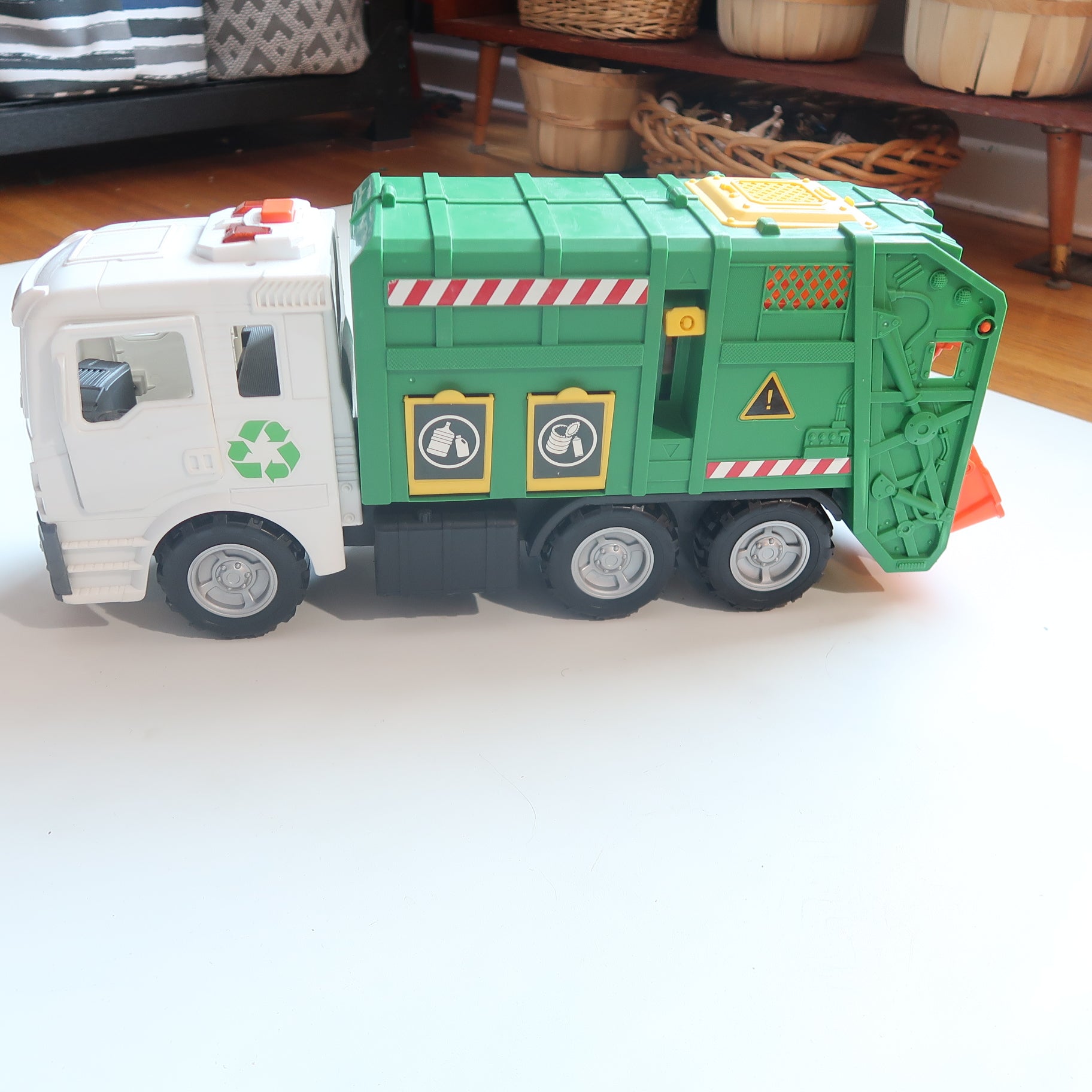 Toys R Us Garbage Truck *no shipping - gently used