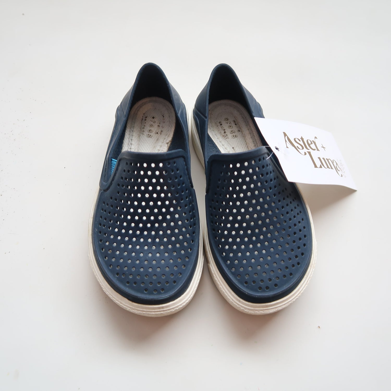 Crocs - Shoes (Shoes - 6/7)