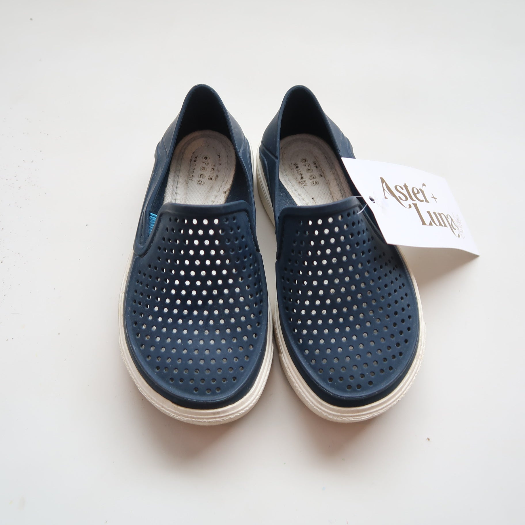 Crocs - Shoes (Shoes - 6/7)