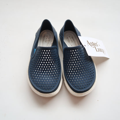 Crocs - Shoes (Shoes - 6/7)