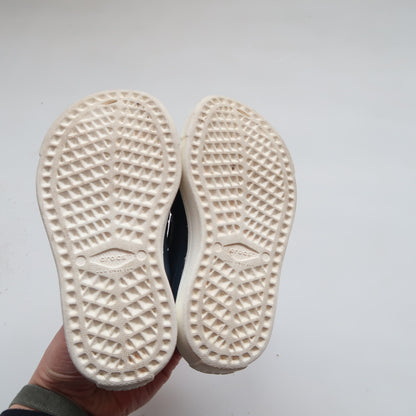 Crocs - Shoes (Shoes - 6/7)