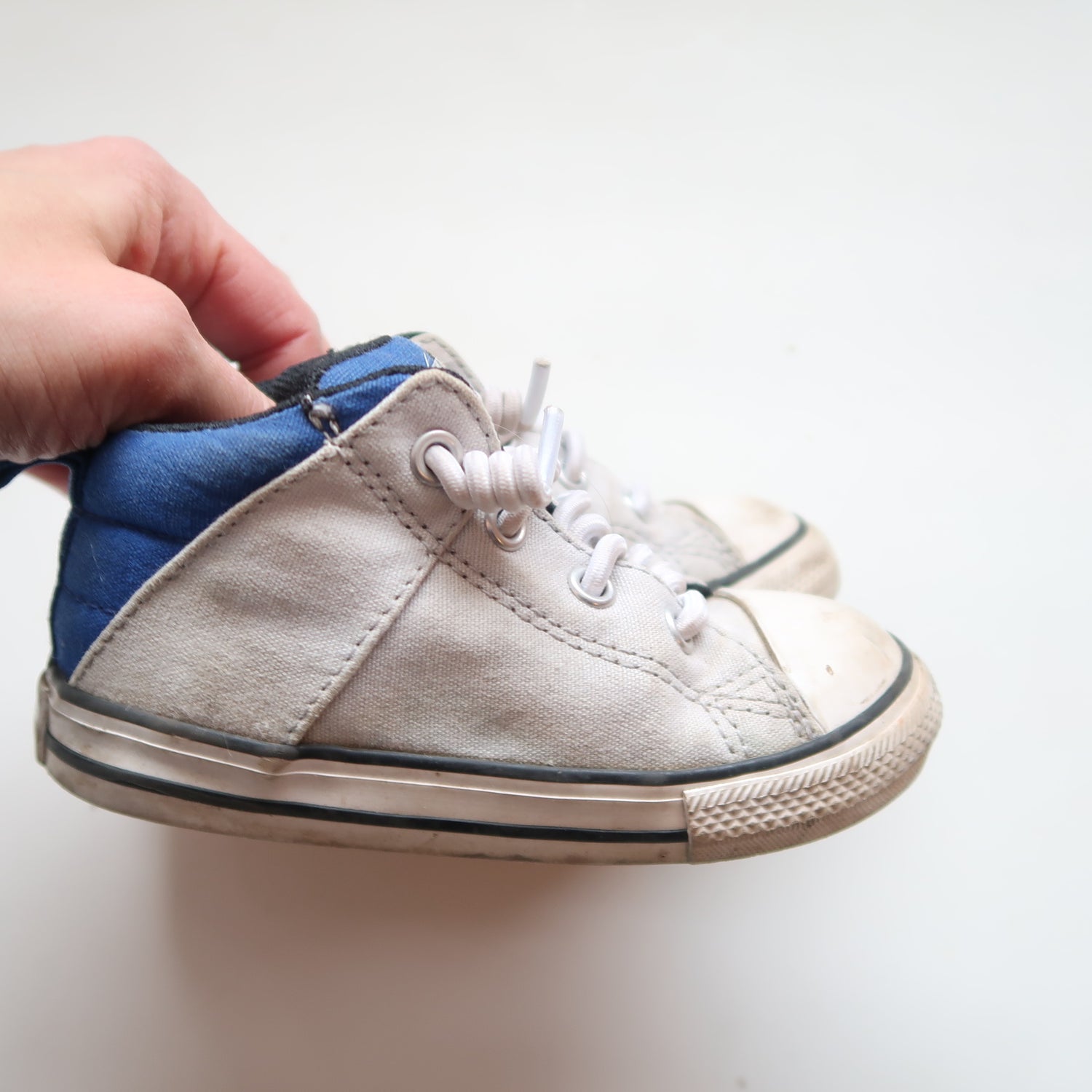 Converse - Shoes (Shoes - 7) *gently used