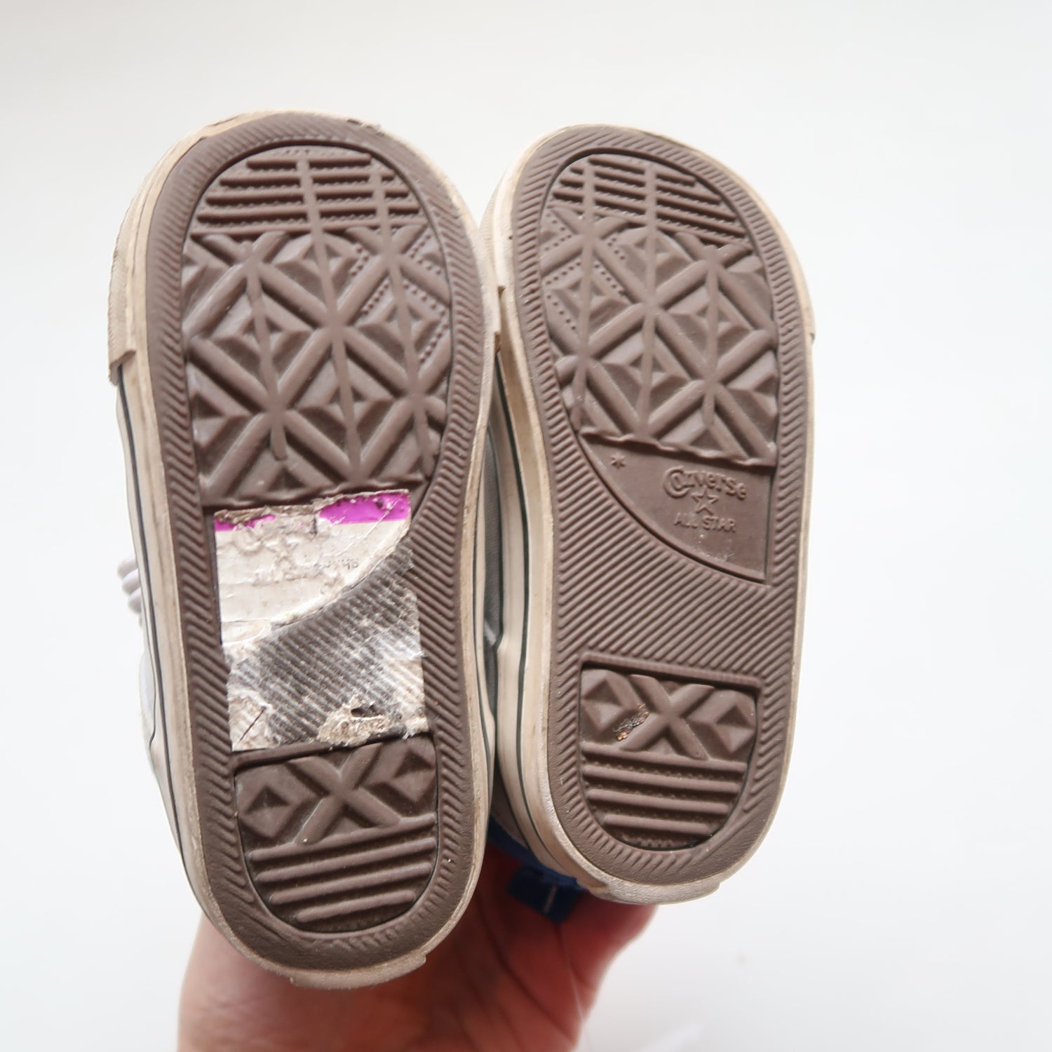 Converse - Shoes (Shoes - 7) *gently used