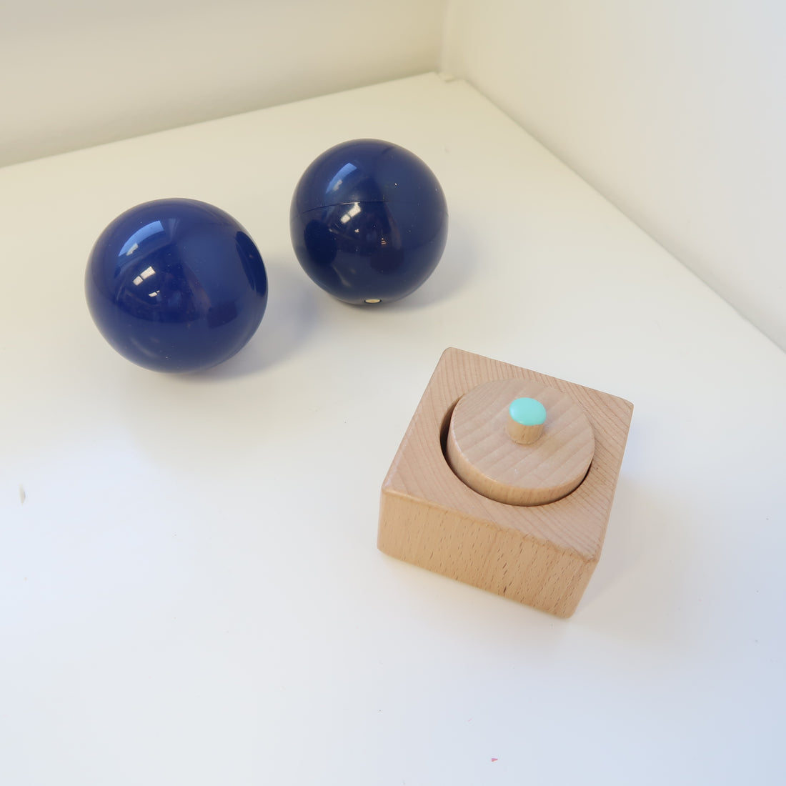 Lovevery - Opposite Balls and Pincer Puzzle
