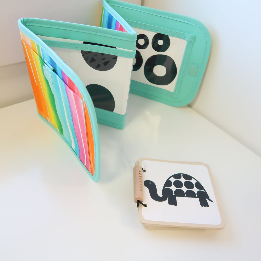 Lovevery - Contrast Book Set