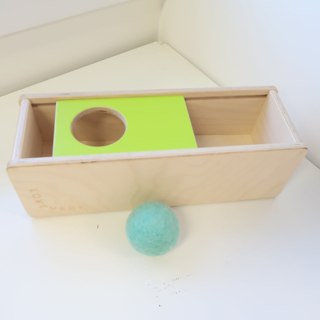 Lovevery - Slide & Find Ball Box