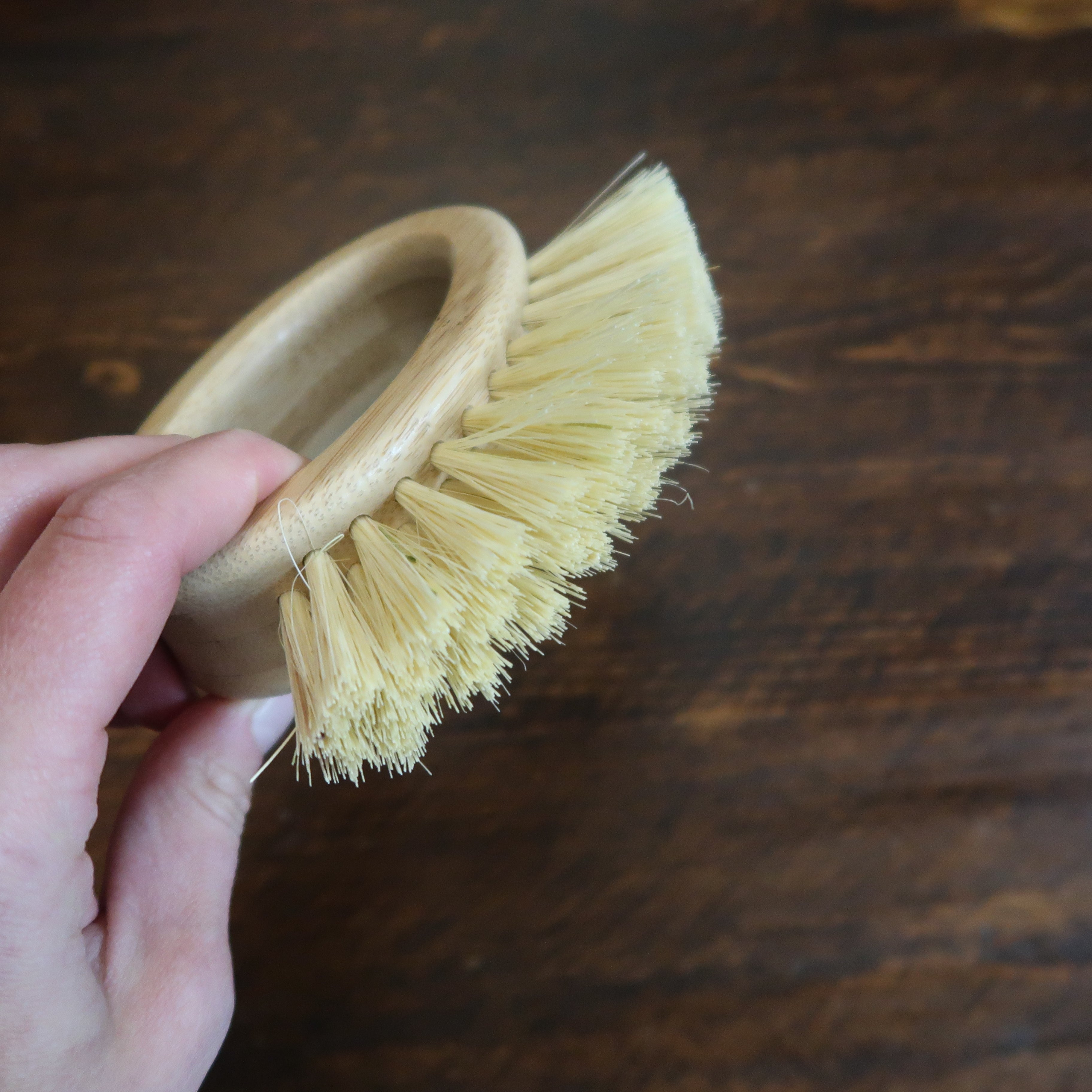 EKO + CO - OVAL SCRUB BRUSH