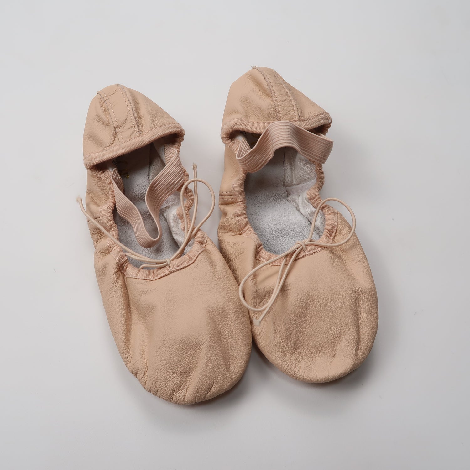 Bloch - Ballet Shoes (Shoes - 3.5C) *see description for sizing